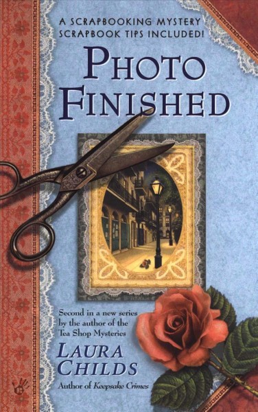 Photo finished : a scrapbooking mystery / Laura Childs.